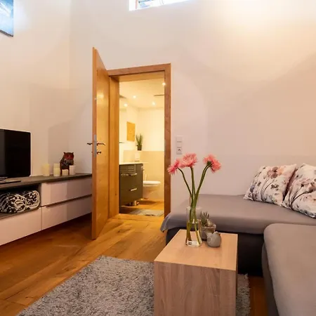 Kirchmair Apartmán *